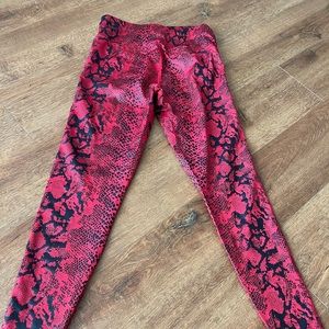 At-33 leggings